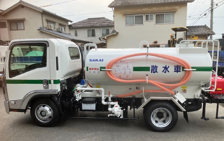 機械設備「散水車」の写真